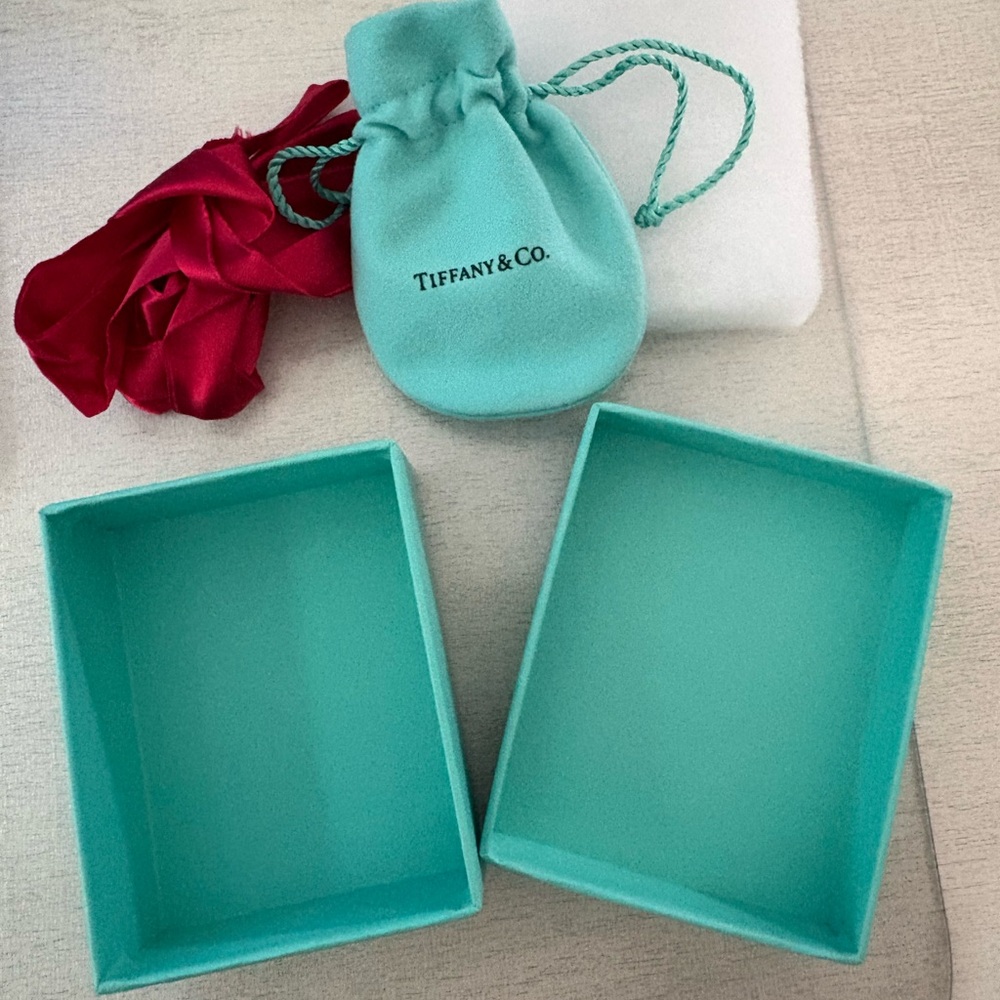 Tiffany & Co. Turquoise Empty Box with Red Ribbon, Padding, Pouch - Picture 2 of 4